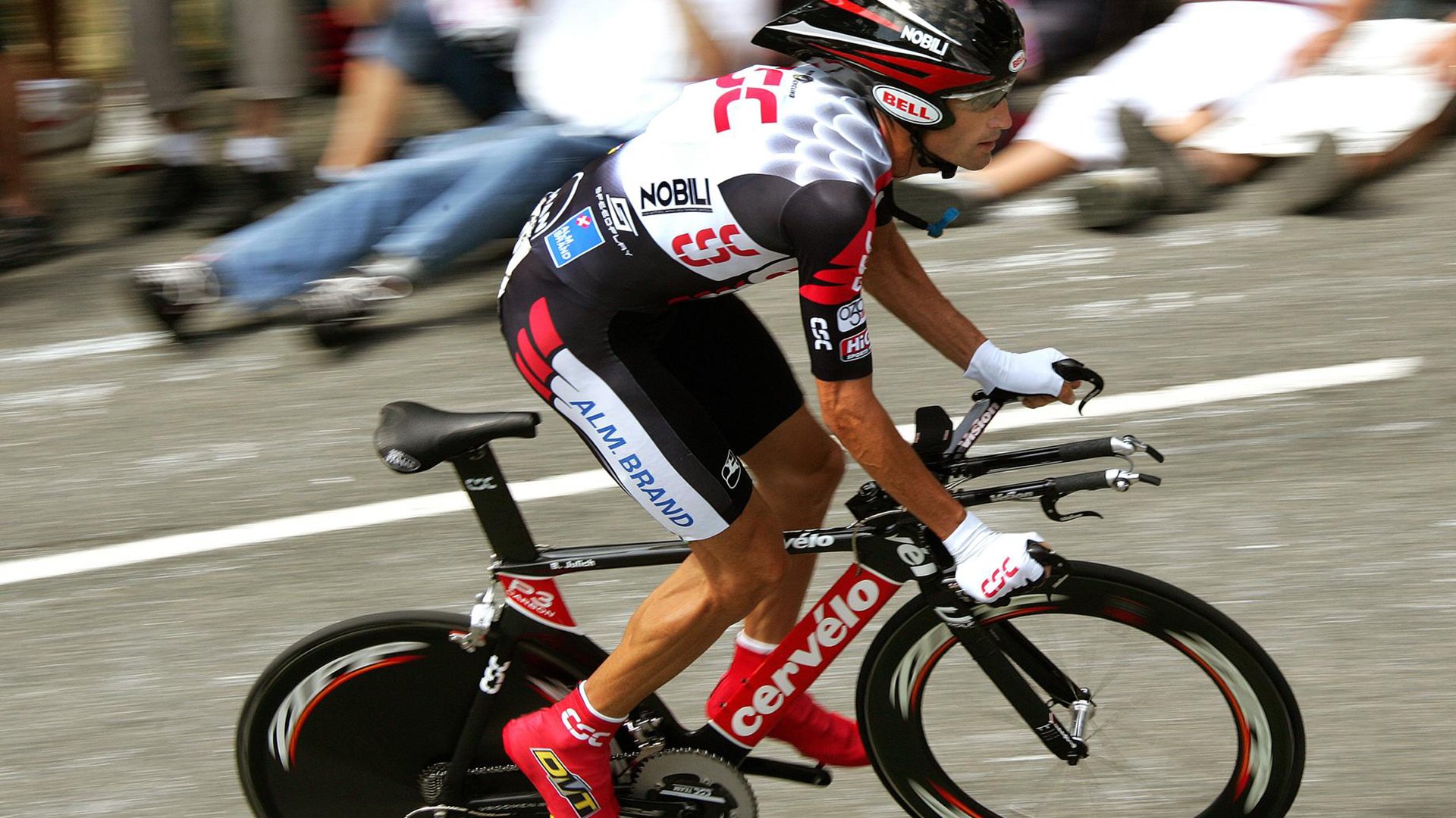 街道上的国家战争，当F1引擎轰鸣撞上世界杯的呐喊