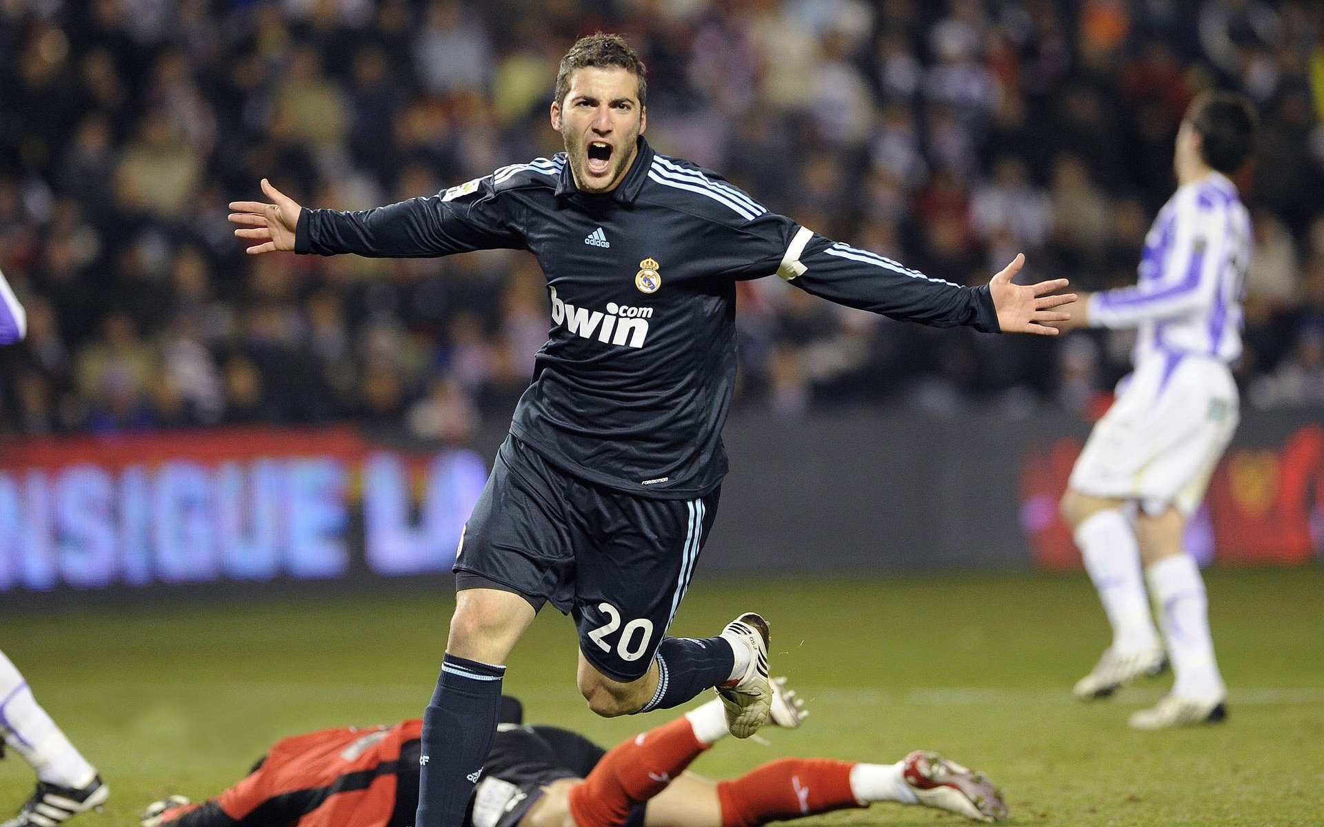 当恩佐的评分拉满,篮球世界听见了另一种心跳